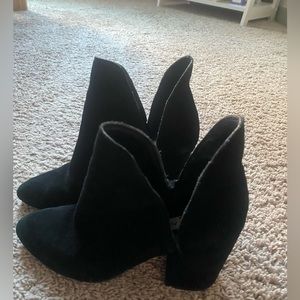 Rookie black suede Steve Madden booties